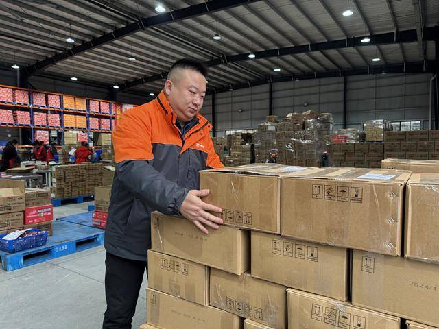 这个网点年发火锅底料100万件麻将胡了快递服务“川货出川”(图1)