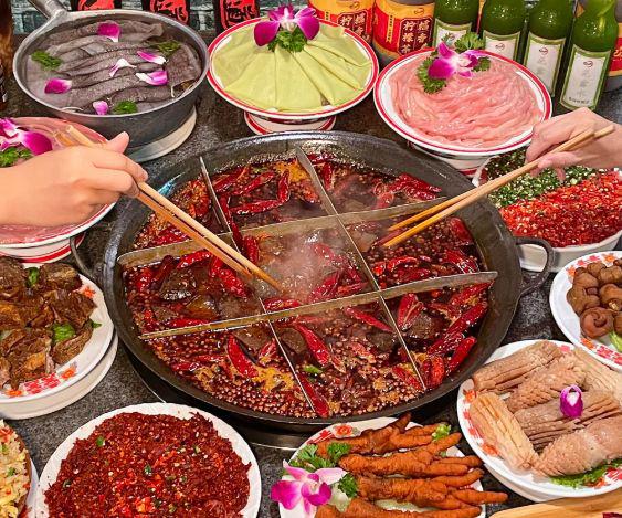 游：重庆火锅城市记忆的辣味PG麻将胡了旅途贵宾会员旅(图1)